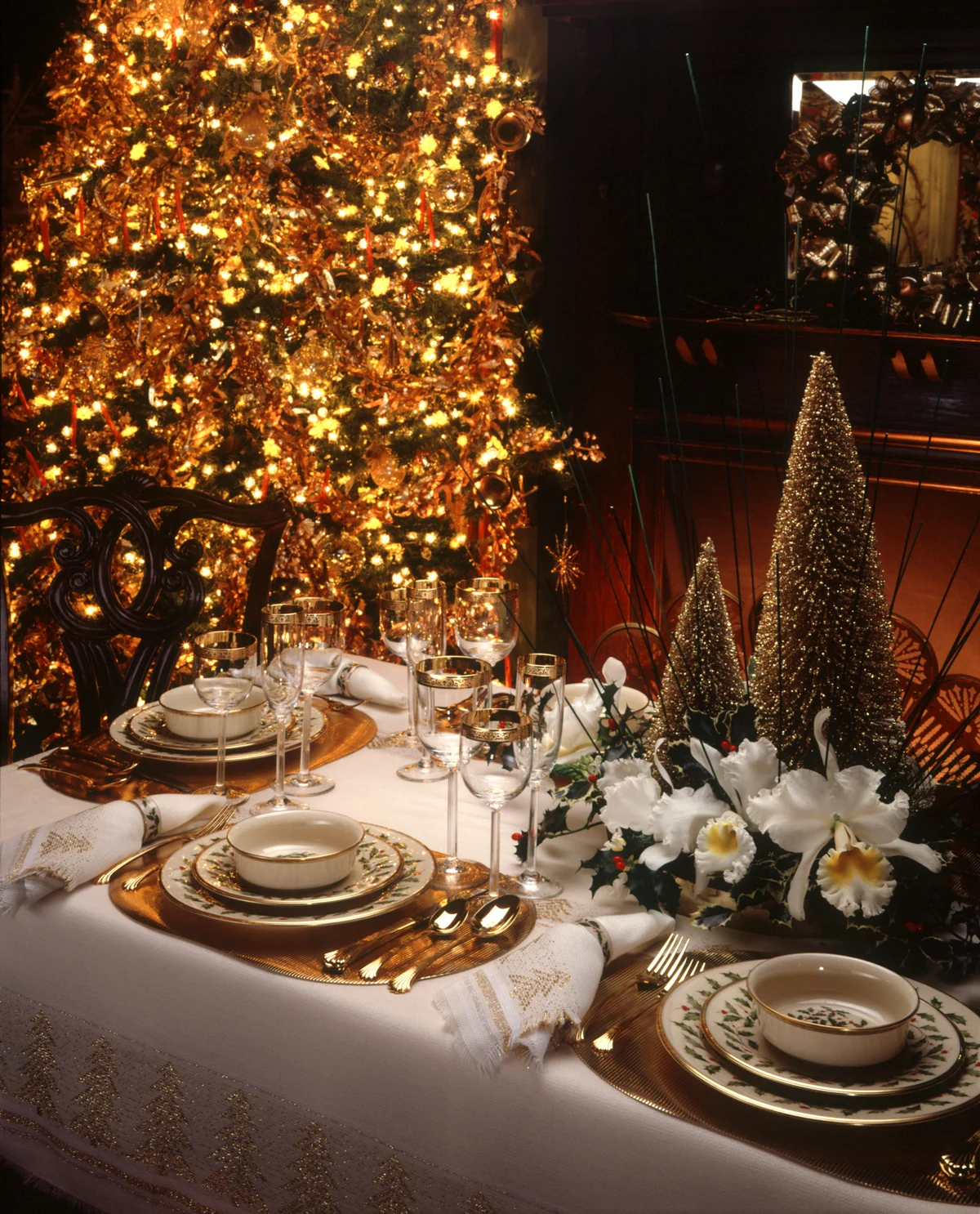 1980s Elegant Christmas Dinner Table | Getty Editorial