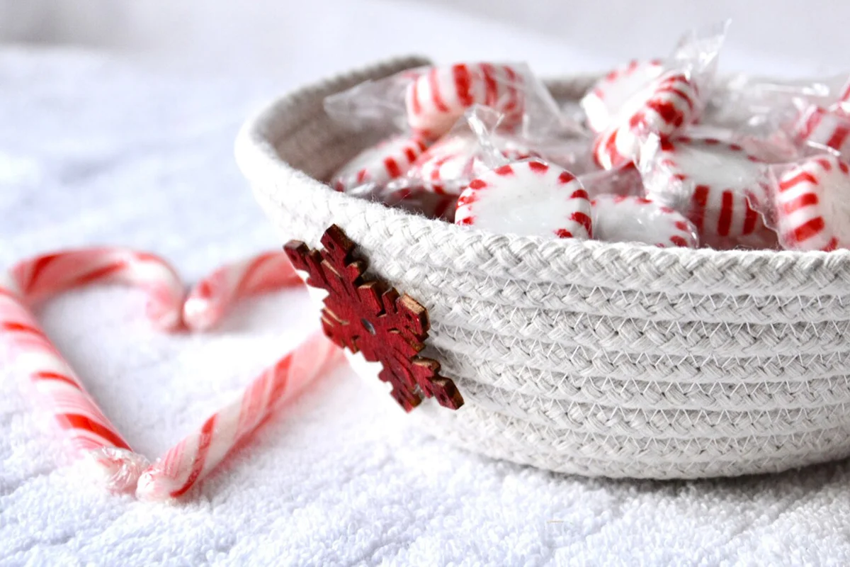 Christmas Snowflake Bowl Minimalist Key Bin or Desk Accessory image 3
Christmas Snowflake Bowl Minimalist Key Bin or Desk Accessory image 1

Christmas Snowflake Bowl Minimalist Key Bin or Desk Accessory image 2
Christmas Snowflake Bowl Minimalist Key Bin or Desk Accessory image 3
Christmas Snowflake Bowl Minimalist Key Bin or Desk Accessory image 4
Christmas Snowflake Bowl Minimalist Key Bin or Desk Accessory image 5
Christmas Snowflake Bowl Minimalist Key Bin or Desk Accessory image 6
Christmas Snowflake Bowl Minimalist Key Bin or Desk Accessory image 7
Christmas Snowflake Bowl Minimalist Key Bin or Desk Accessory image 8
Christmas Snowflake Bowl Minimalist Key Bin or Desk Accessory image 9
Christmas Snowflake Bowl Minimalist Key Bin or Desk Accessory image 10
Low in stock, only 2 left

Price:€19.91

VAT included (where applicable), plus shipping
Christmas Snowflake Bowl, Minimalist Key Bin or Desk Accessory Bowl, Handmade Rope Basket, Holiday Candy Dish, Winter Ring Tray