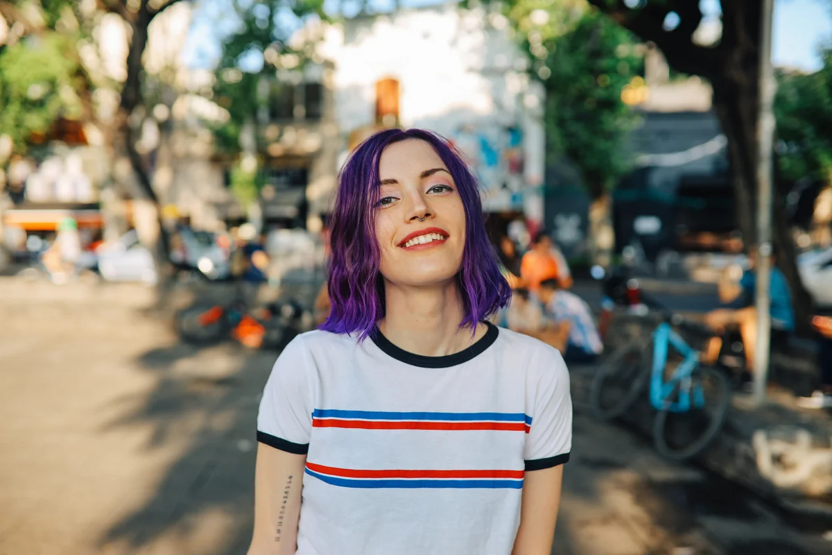 Young hip woman standing in the street and posing