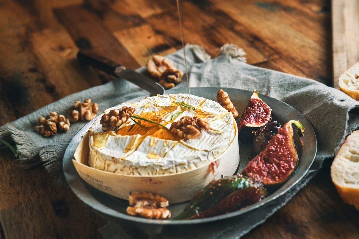 Baked Brie Cheese with Fresh Figs