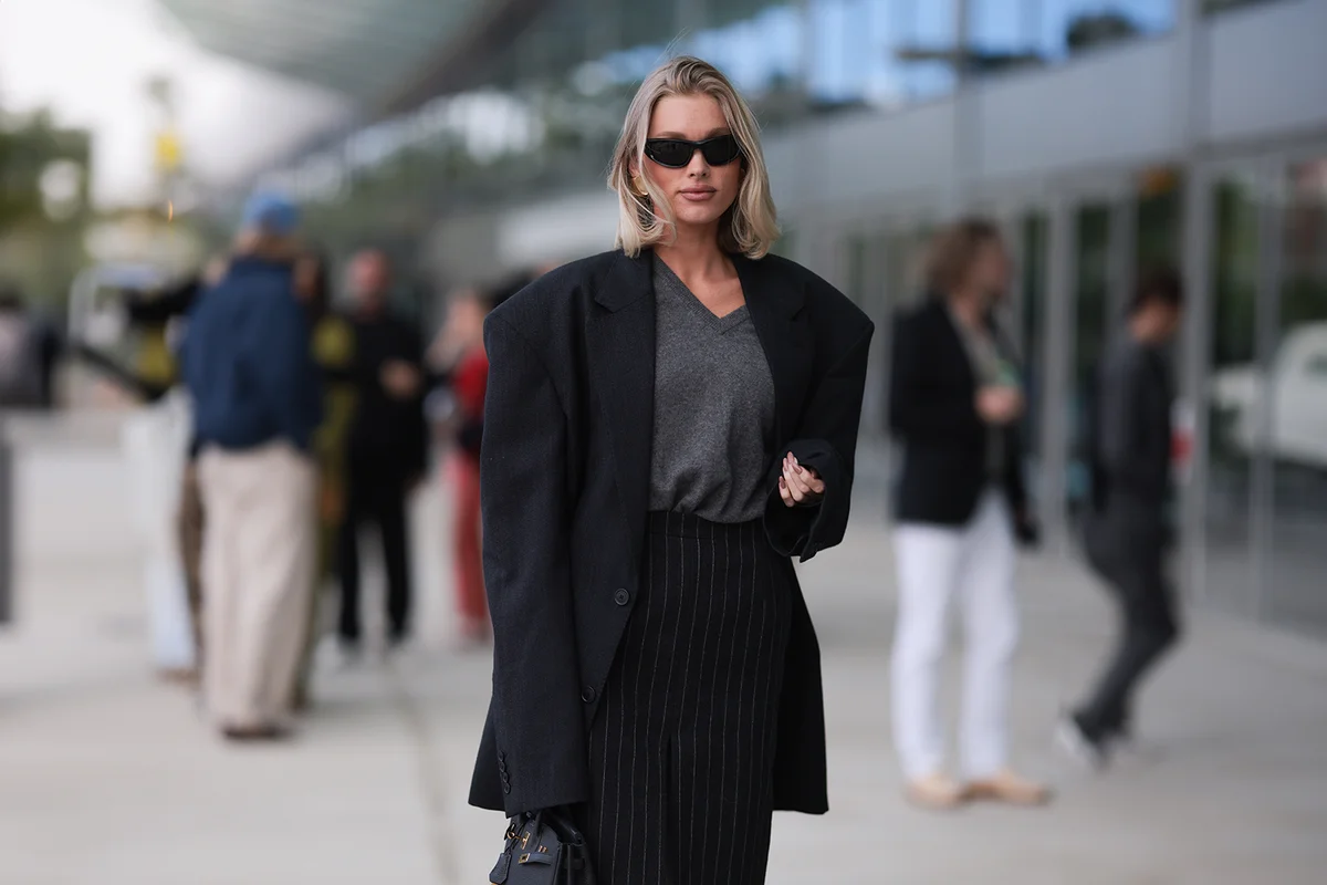 Woman wearing black oversized blazer jacket