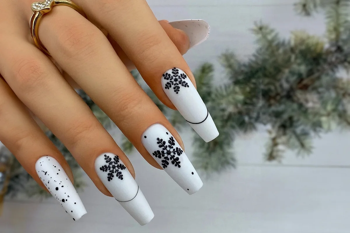Winter Snow flakes Nails