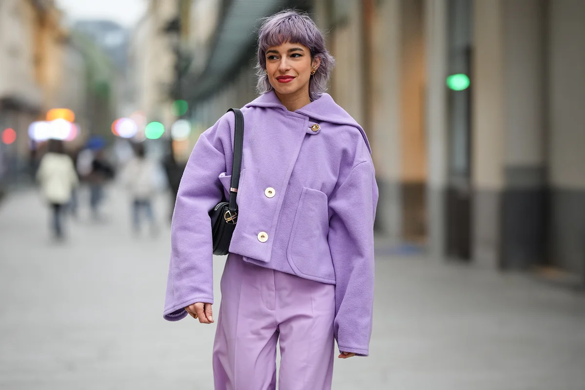 Woman in total purple look