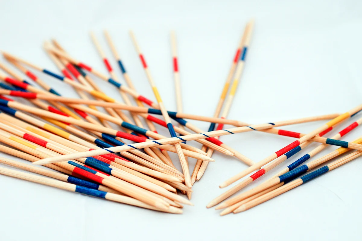 Wooden pick-up sticks