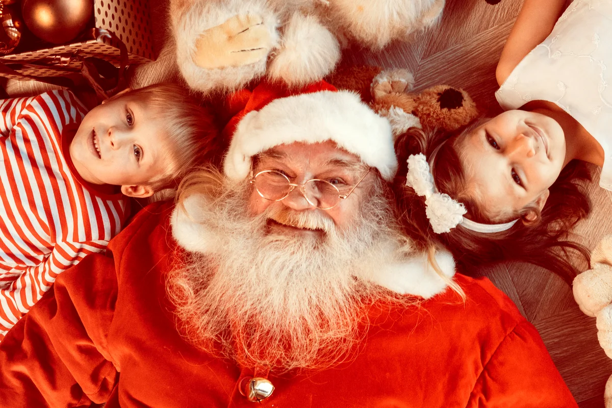 Kids and Santa lie on the floor