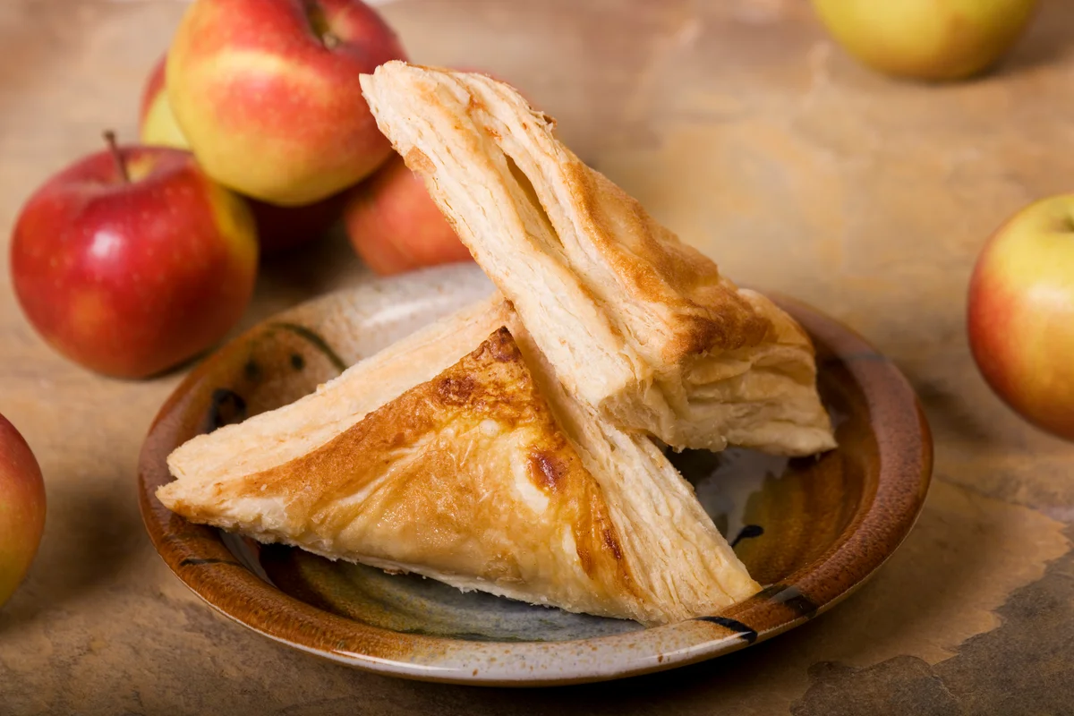 apple turnovers made with puff pastry