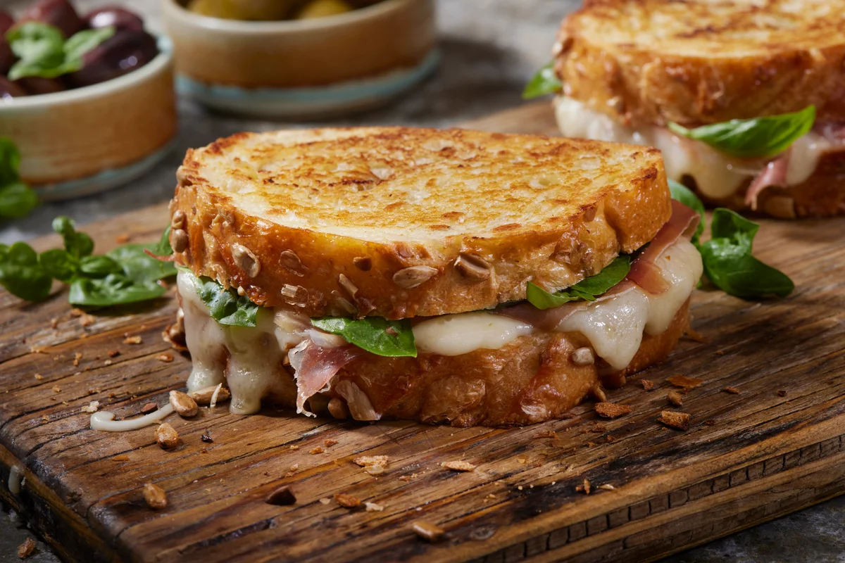 grilled brie & proscuitto