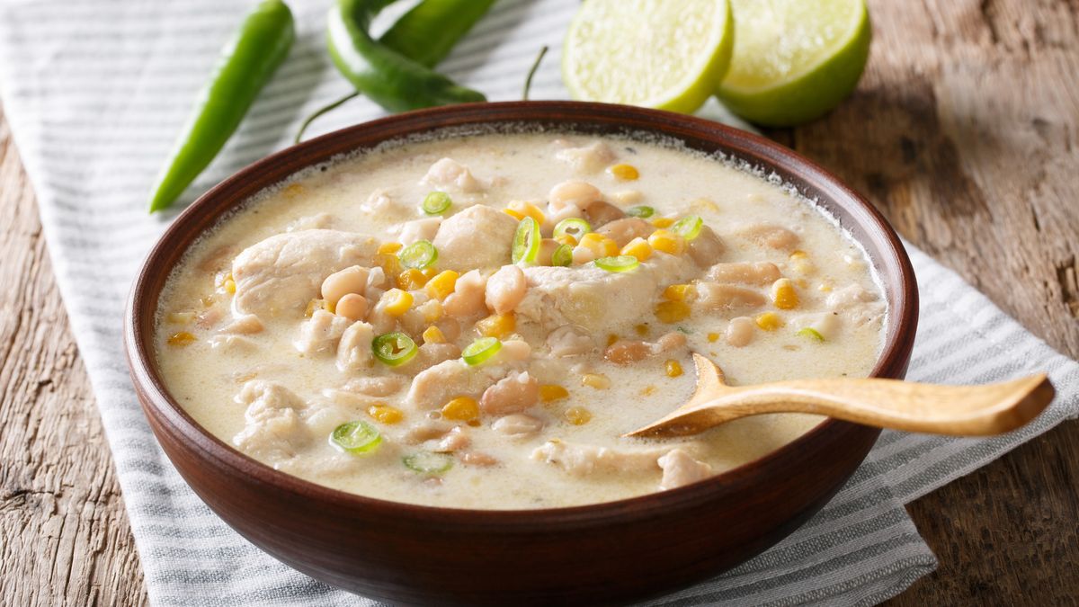 Cozy White Chicken Chili Recipe for a Warming Weeknight Meal