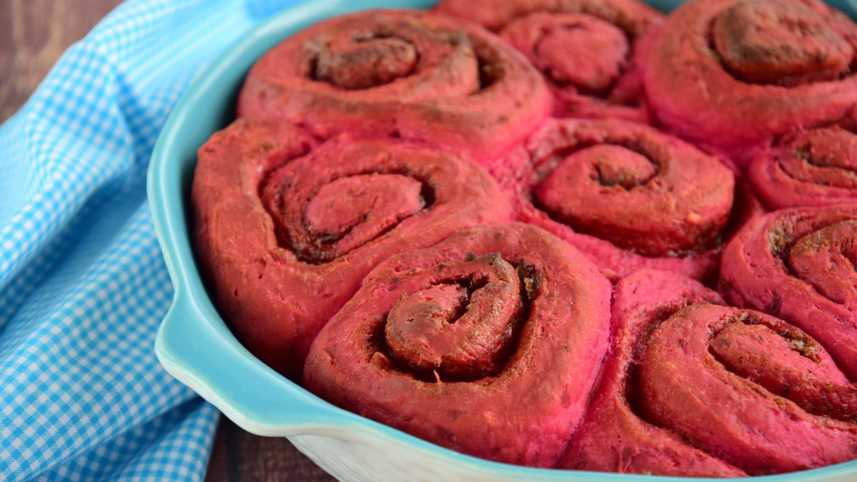 Red Velvet Cinnamon Roll Recipe: Sweet Swirls for Cake Lovers
