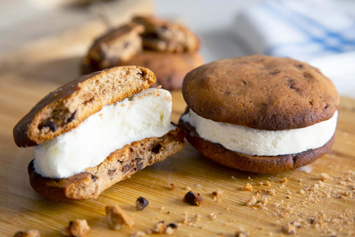 Chocolate cookies and ice cream