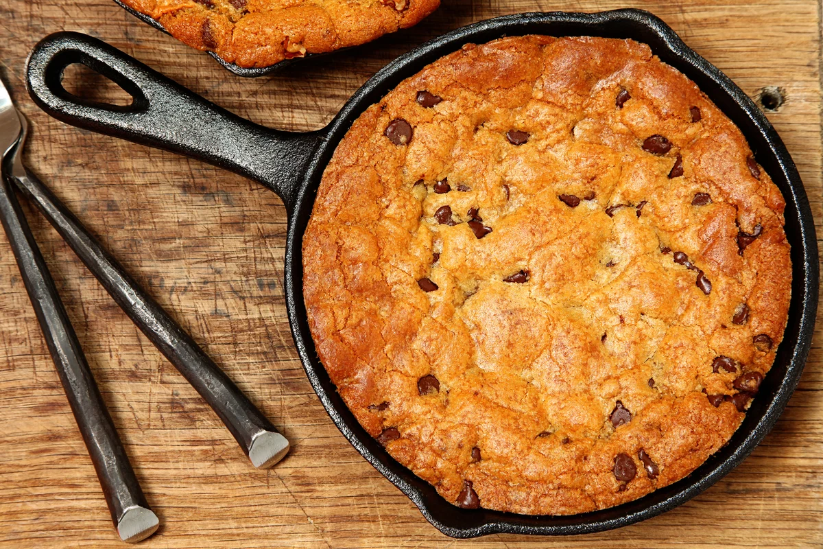chocolate chip cookie cake