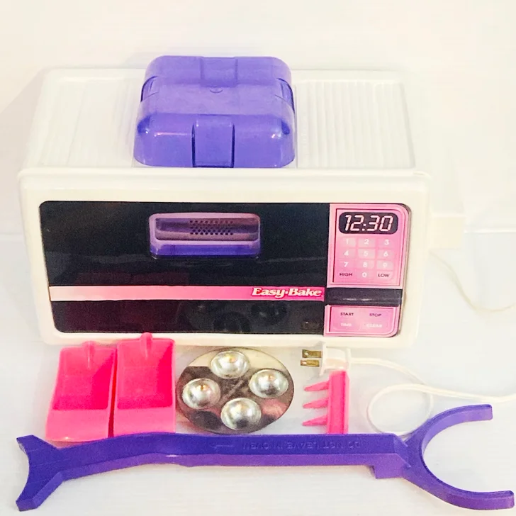 Vintage 1990's Easy Bake Oven