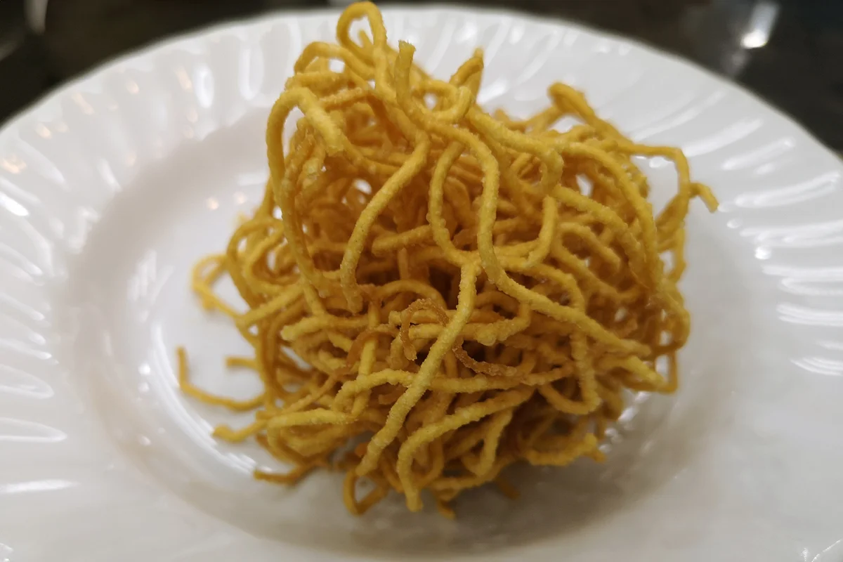 Fried rice noodles, crisp fried noodles in white plate