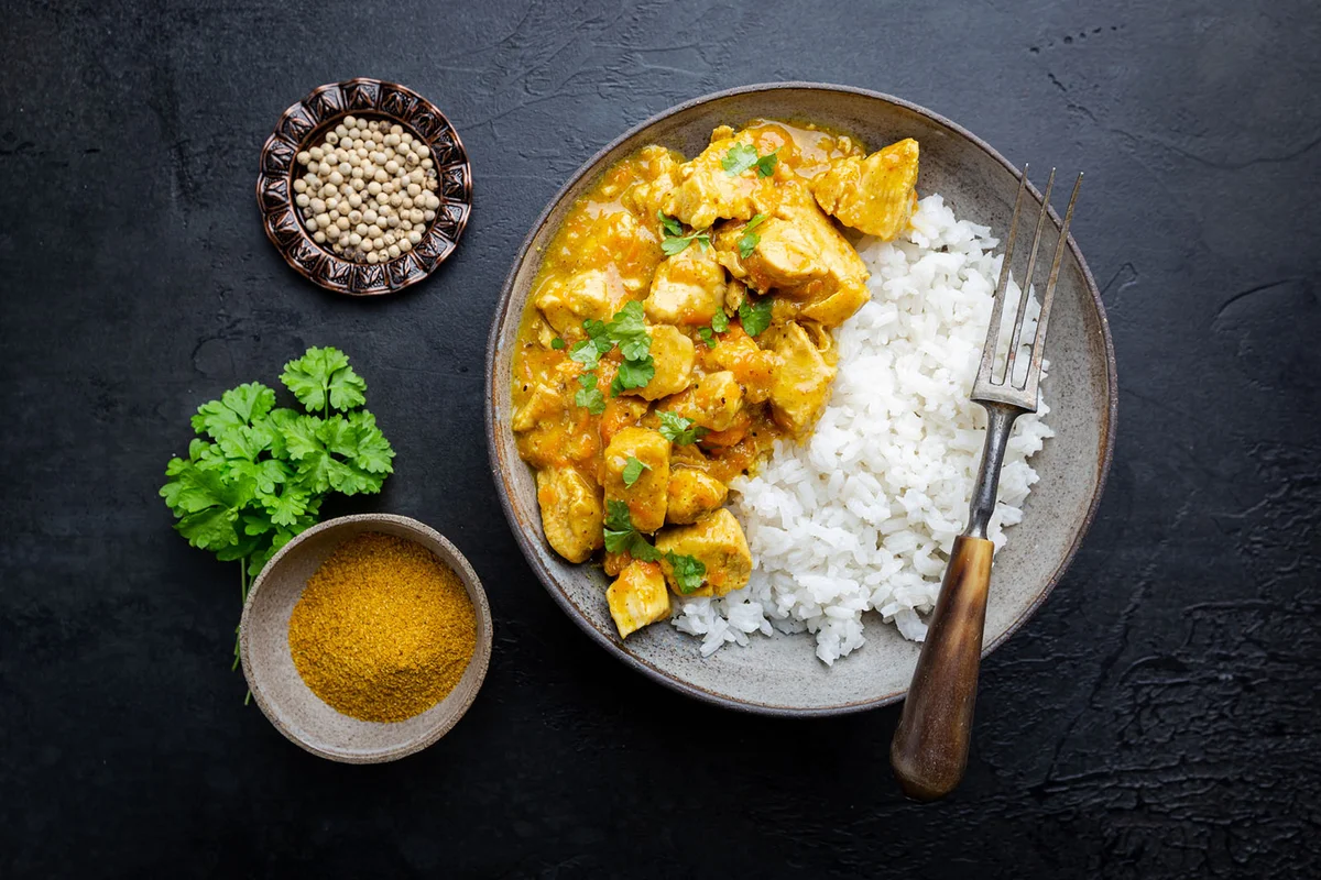 Chicken cooked with curry sauce