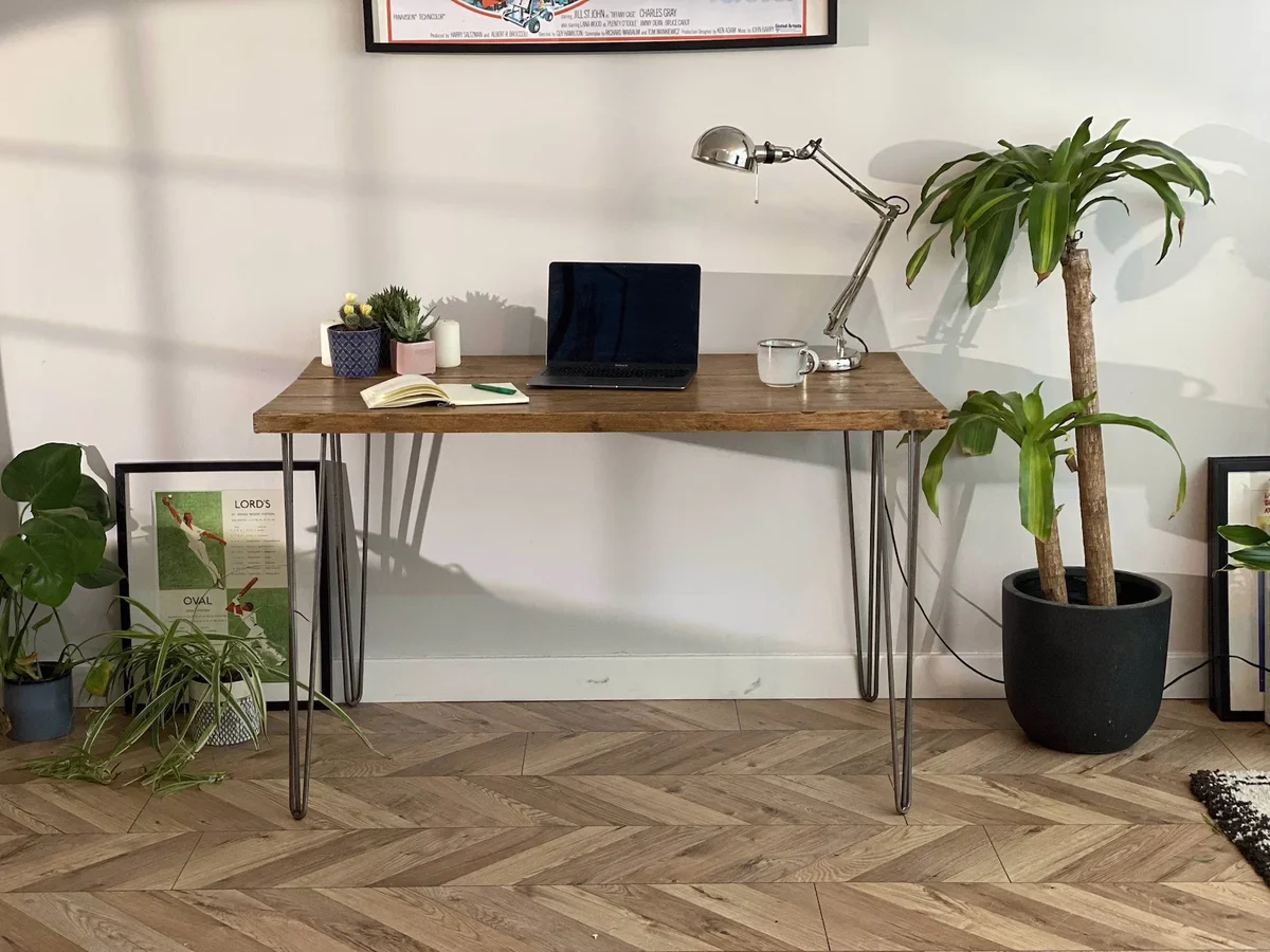 Hairpin Desk