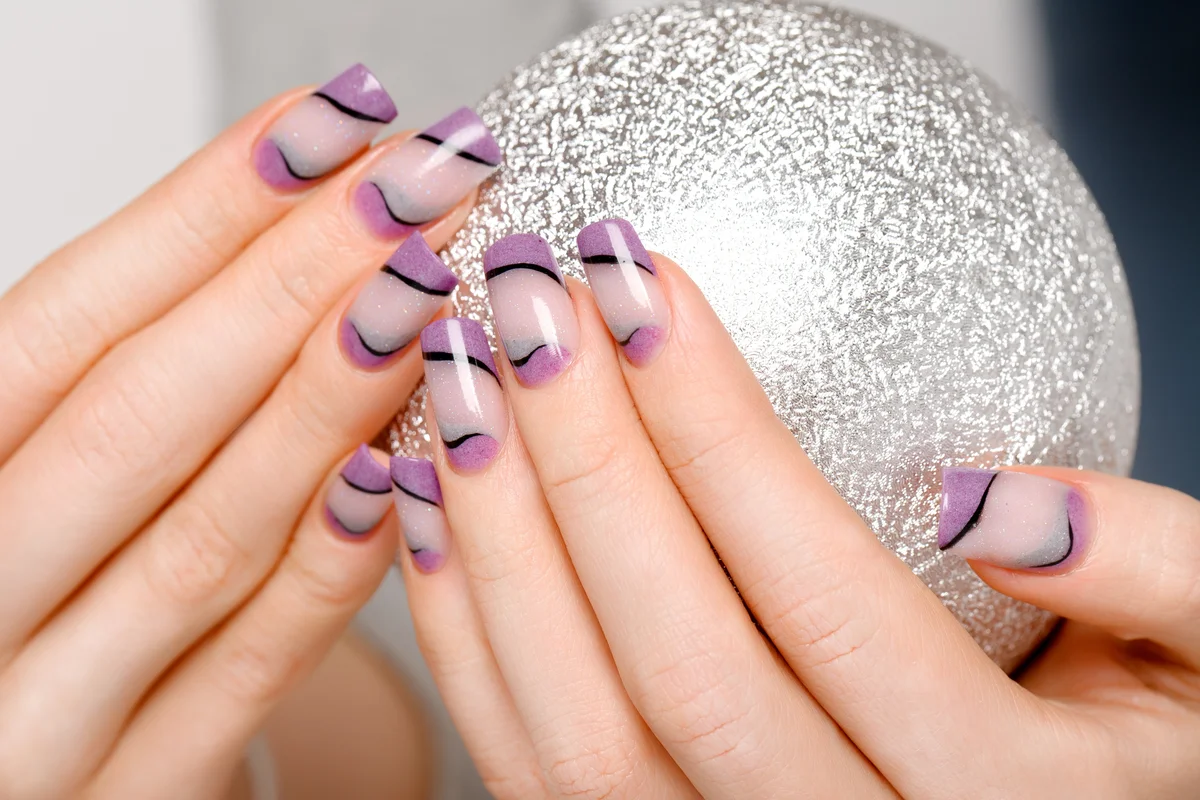 manicure in gentle tones