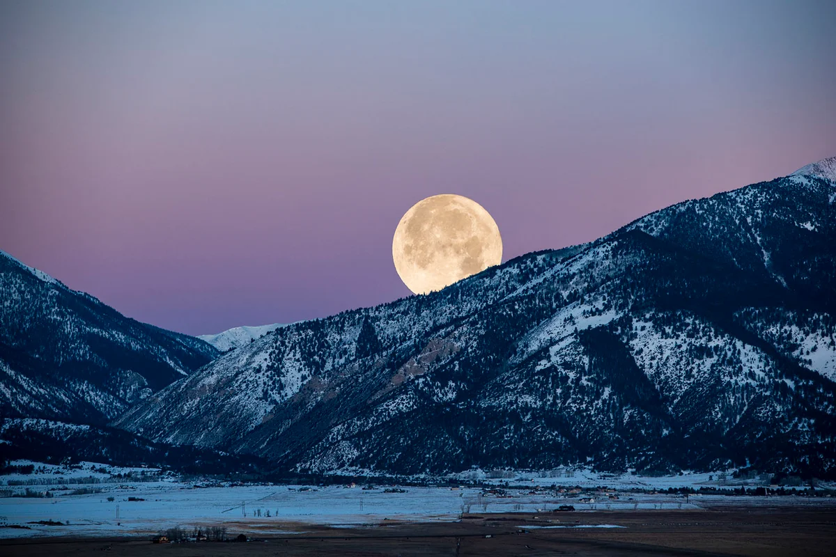 Full moon at cottonwood pass