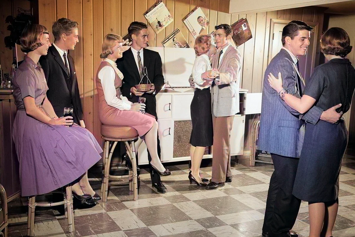 1950s Four Teen Couples Girls And Boys Having Record Music Dance Party