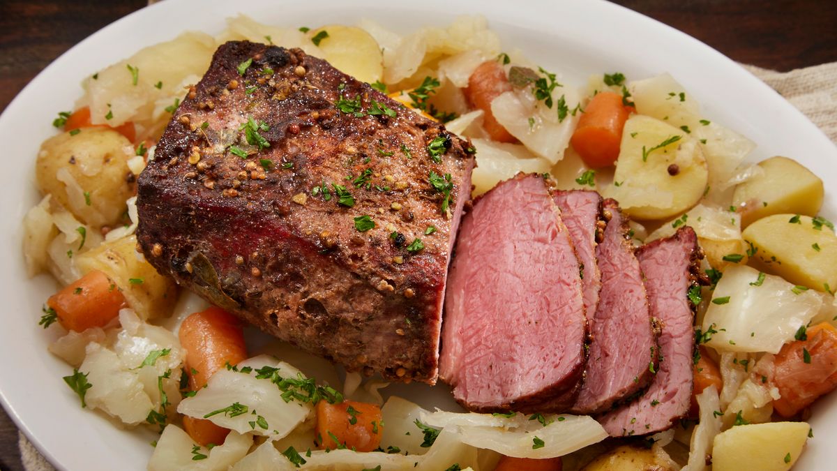 Irresistible Corned Beef & Cabbage: A Classic Recipe Revisited