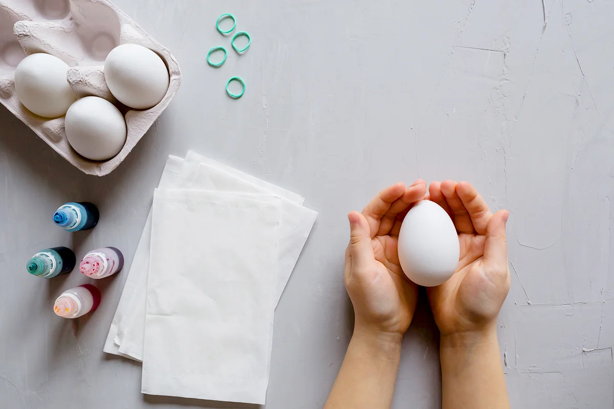 Supplies for dying eggs