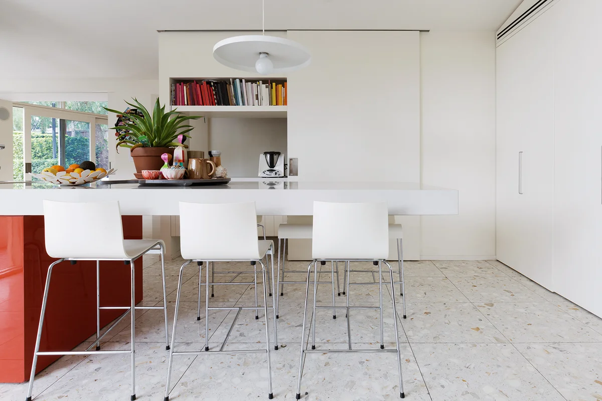 White modern kitchen