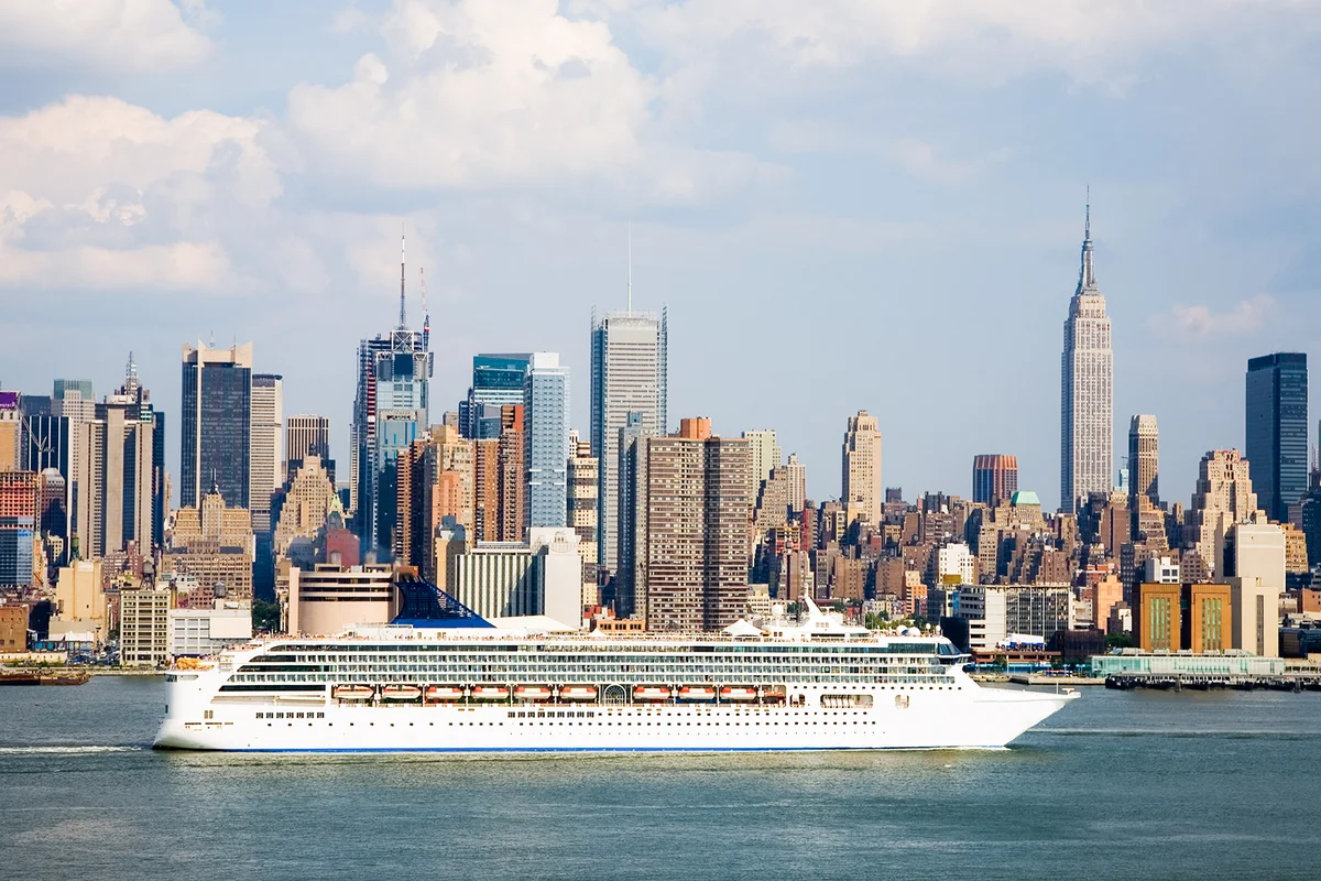 Cruise ship leaving Manhattan with NYC in background