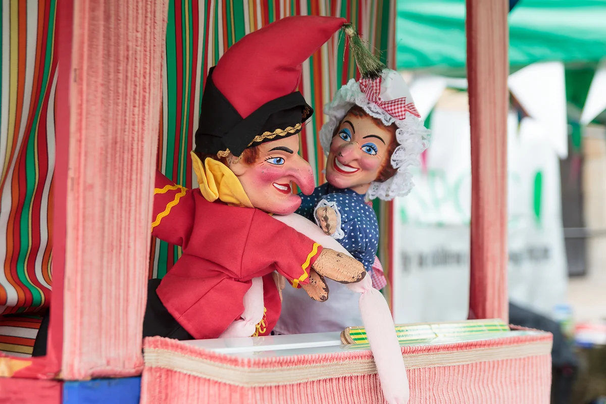 Vintage entertainment with a funny punch and judy show