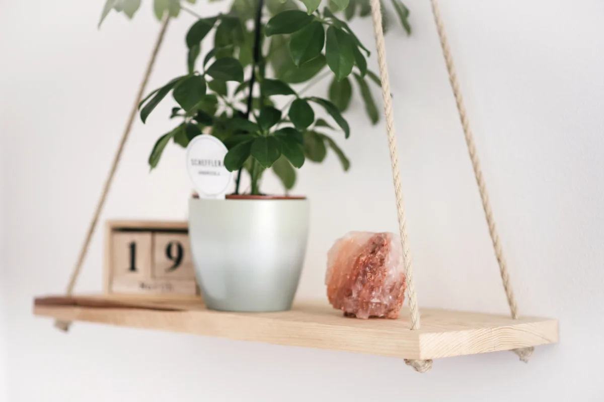 Hanging shelf with rope