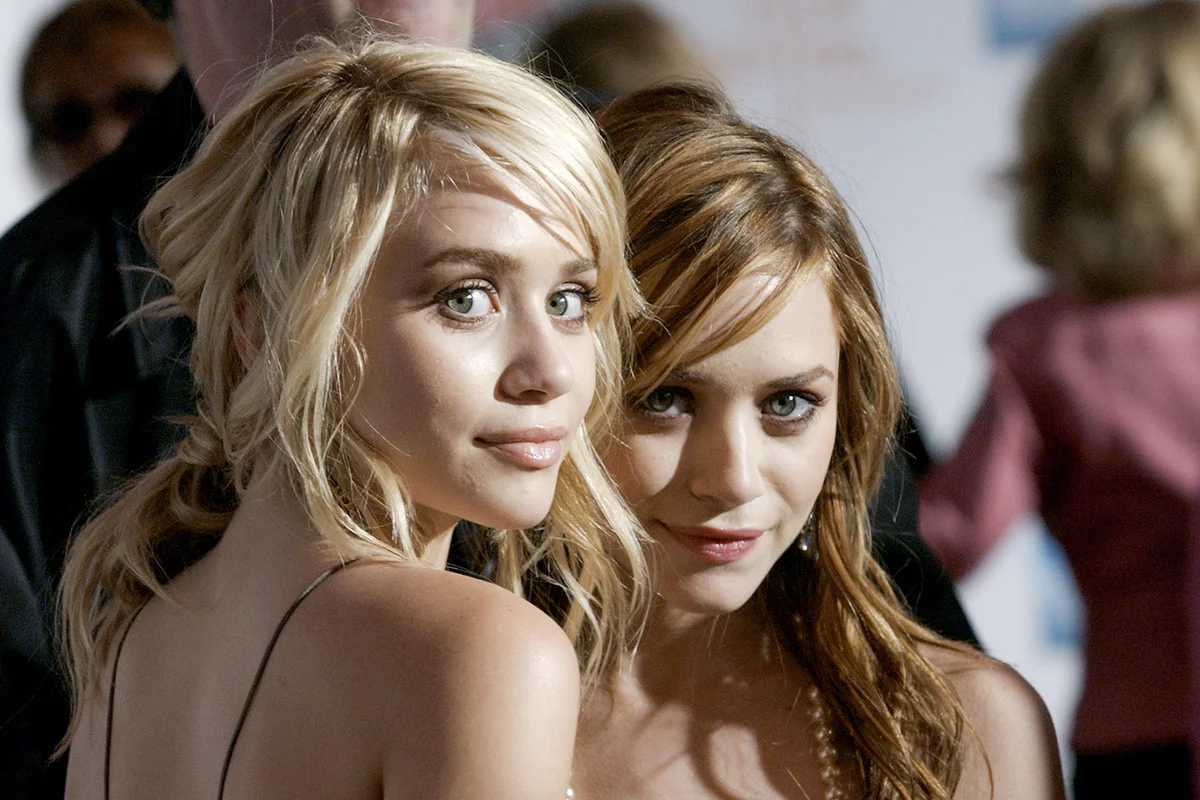 Actresses Mary Kate and Ashley Olsen