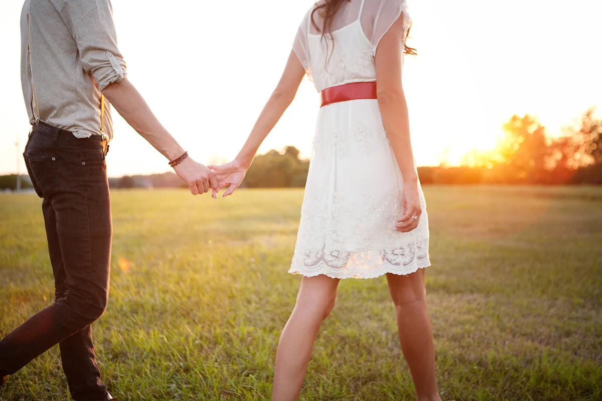 Couple holding hands in feeld