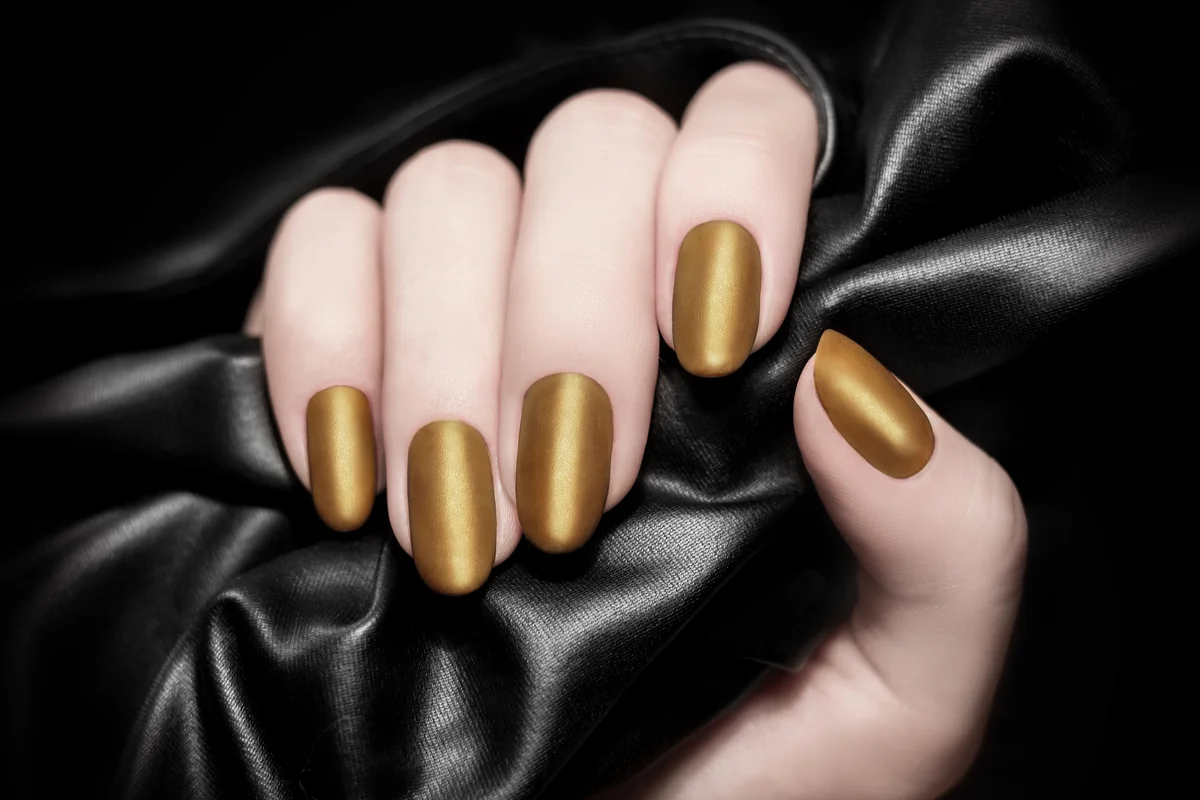 Gold Manicure