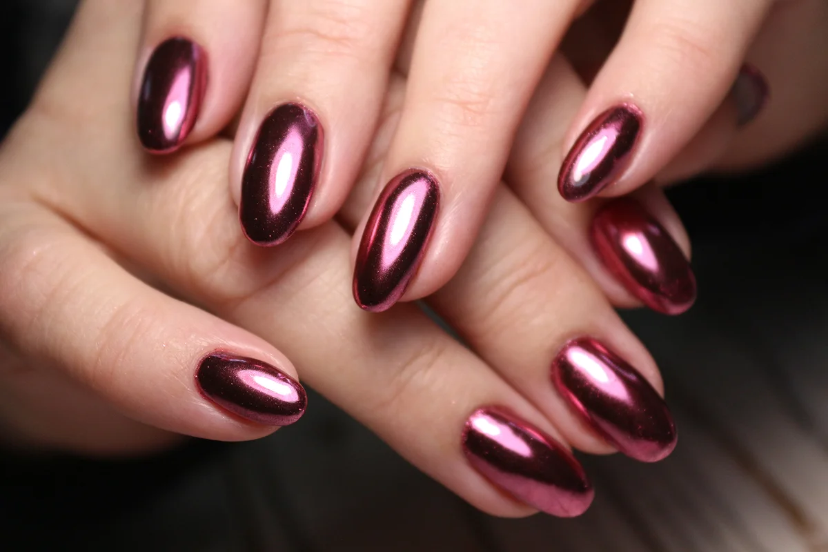 Metallic nail manicure