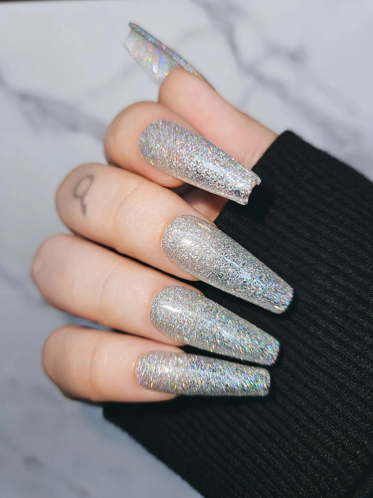 Disco manicure
