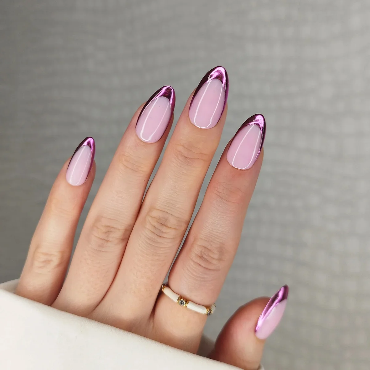 Pink metallic press on nails