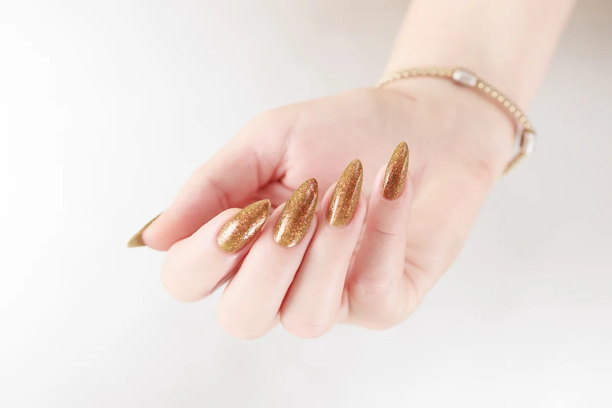 Glitter manicure