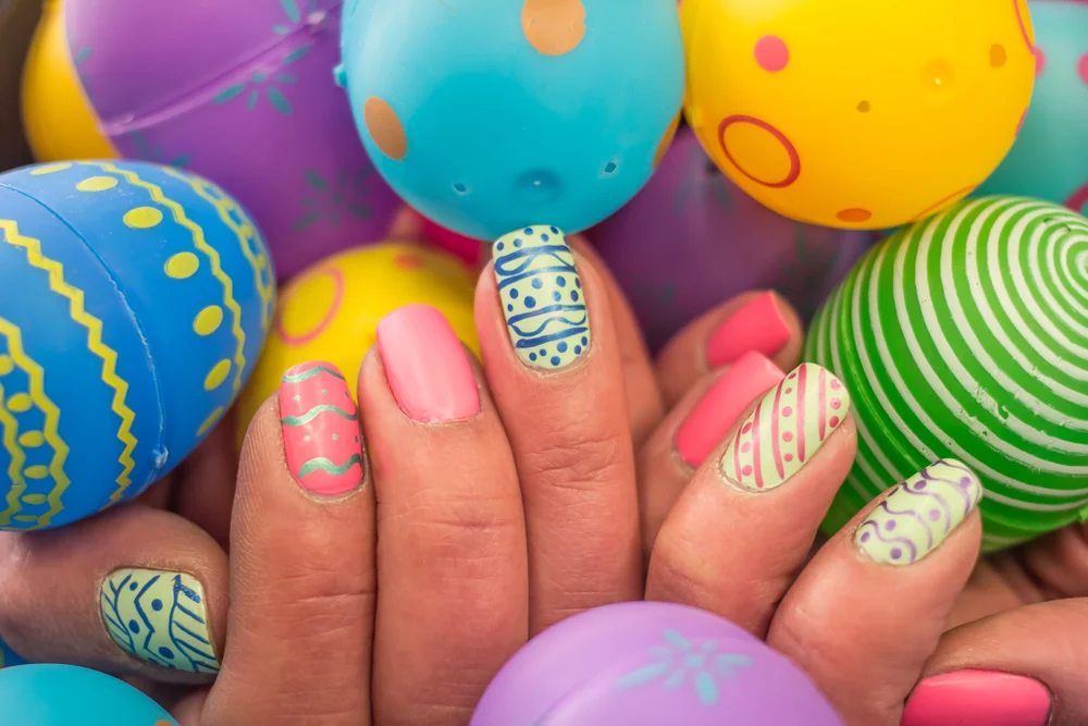 egg painted nails
