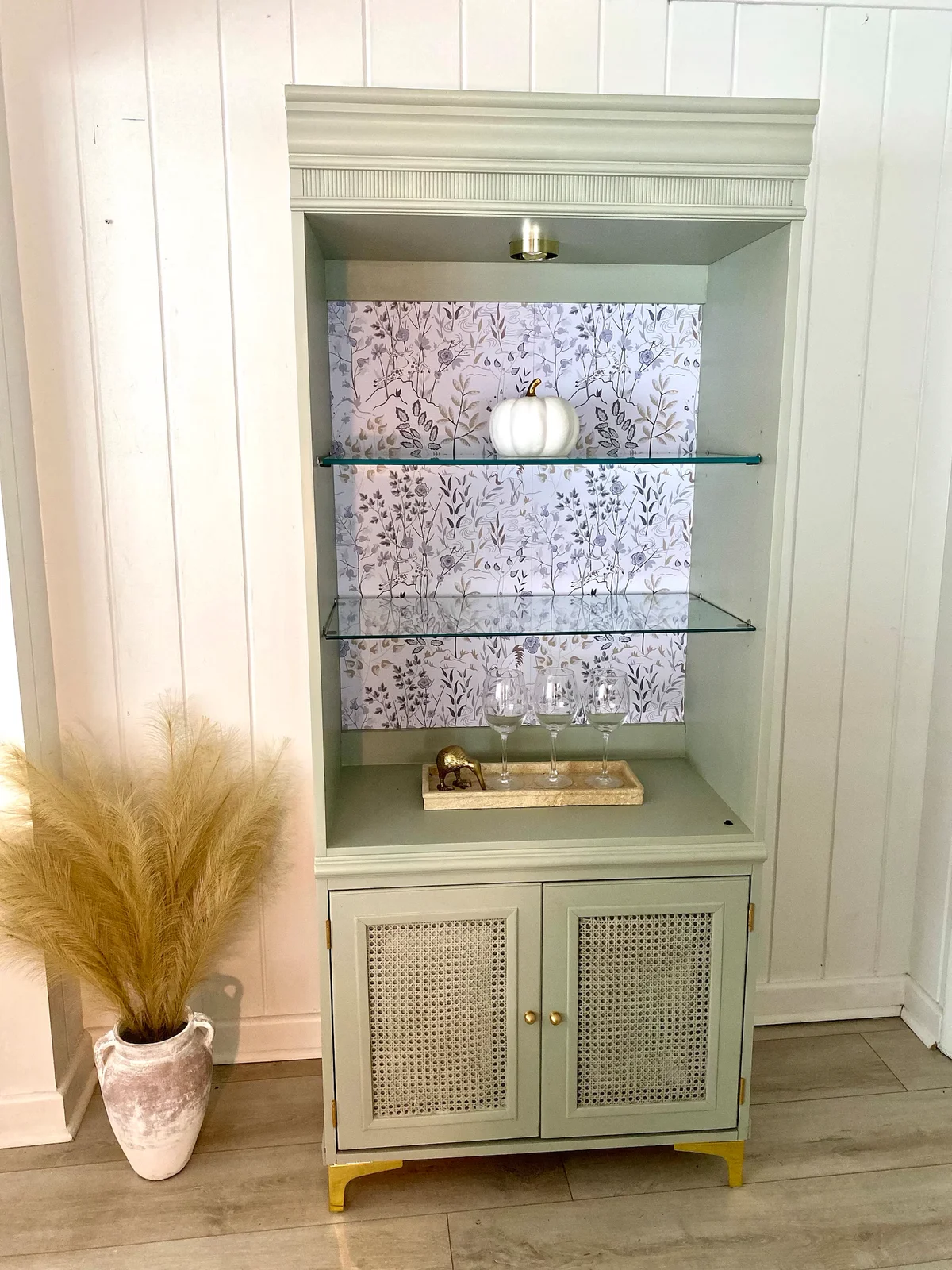China cabinet / Bar/ Display