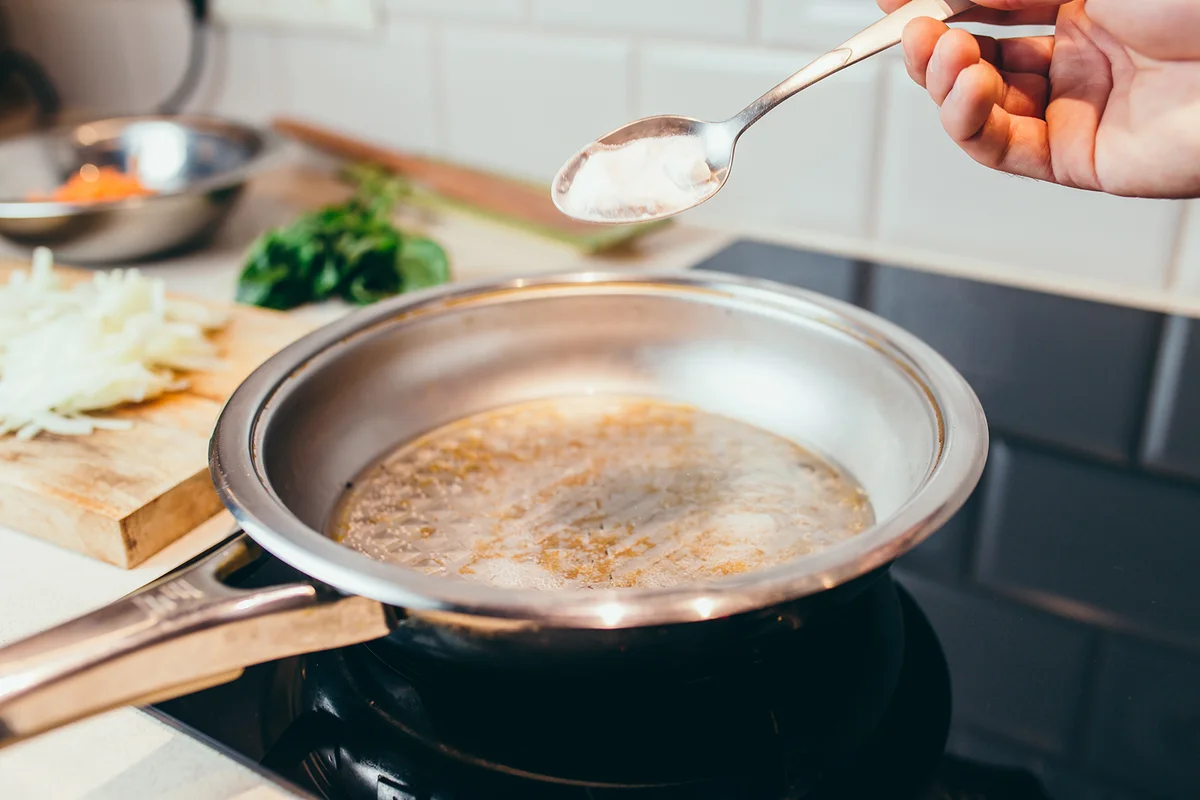Cleaning burnt grease from frying pan