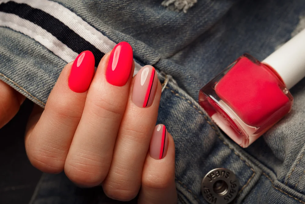 racing stripe nails