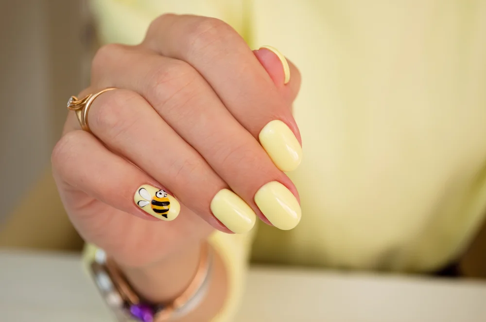 bee nails