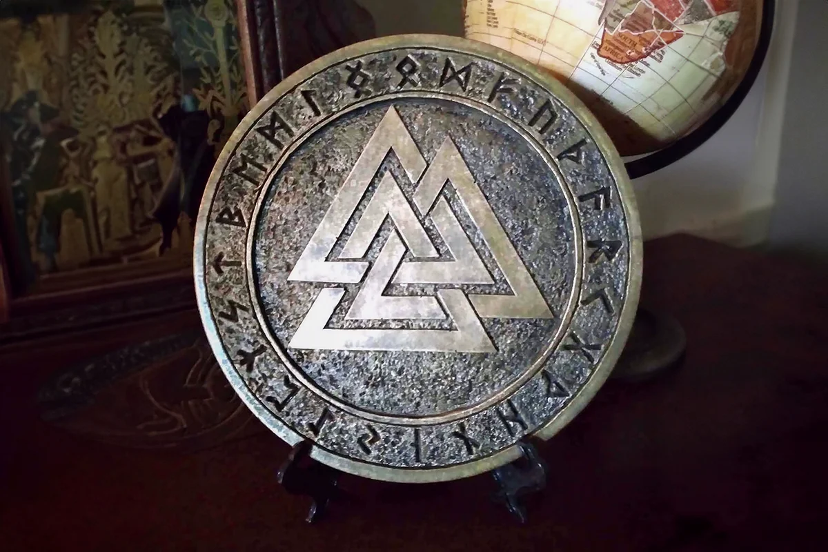 Valknut wall medallion bronze