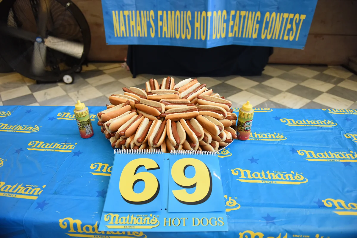 hot dog eating contest