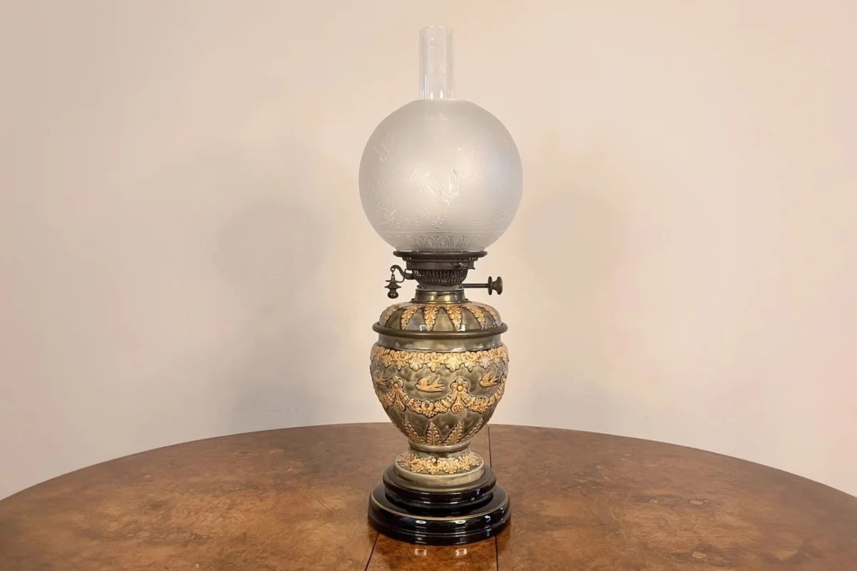Fantastic quality antique Doulton Lambeth Victorian oil lamp