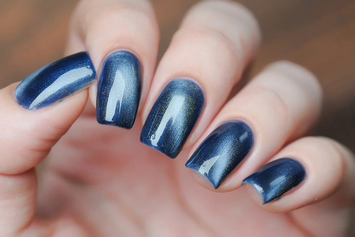 blue color cat's eye manicure with a nail polish