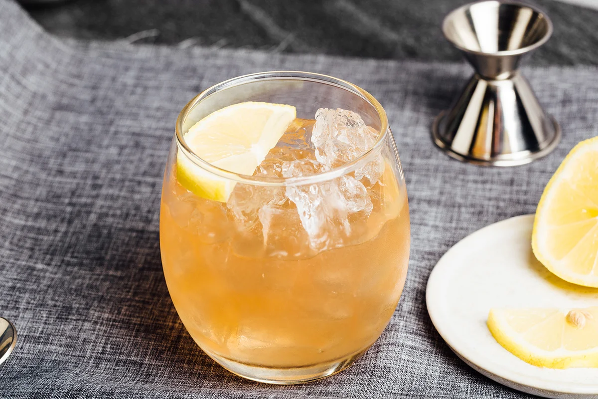 Fitzgerald Cocktail refreshment London dry gin, lemon juice, syrup and aromatic bitters
