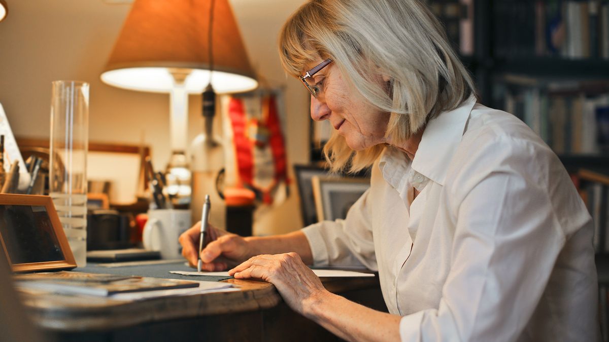 How to Sign a Sympathy Card: Ideas & Examples