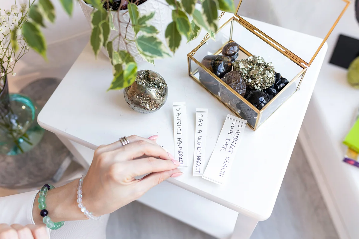Crystal ritual to manifest abundance and more money.