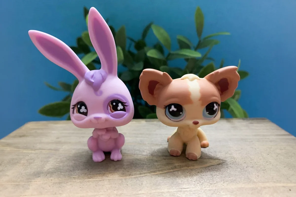 Extremely Rare Walmart Exclusive Authentic Hasbro Littlest Pet Shop Pairs - 764 Purple Bunny & 765 Tan Cream Chihuahua