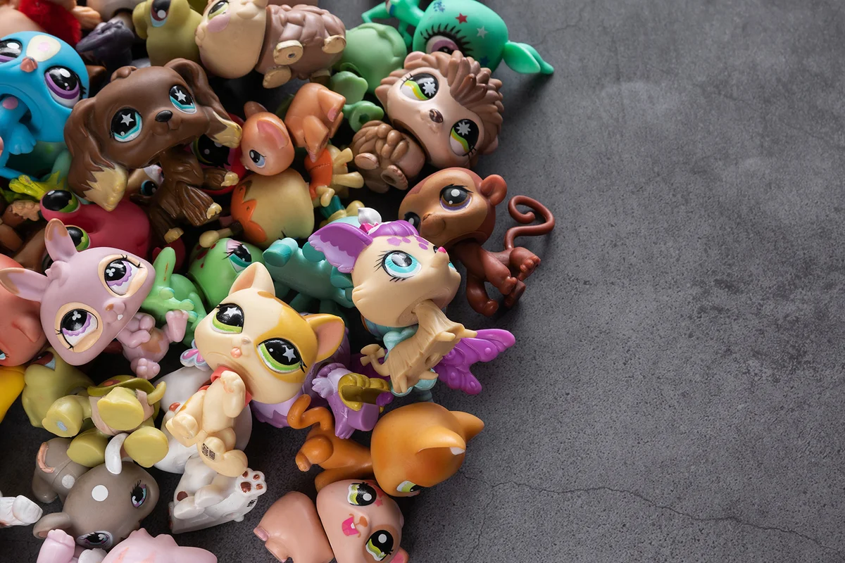 Various littlest pet shop figures