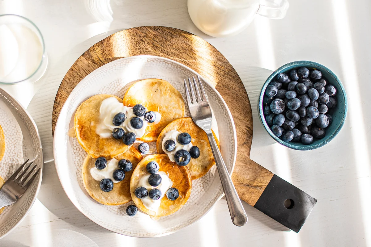 Healthy pancakes with yoghurt and blueberries
